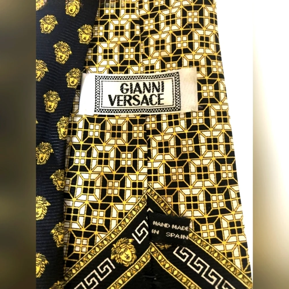 EUC Gianni VERSACE 100% Silk Medusa tie, COA - Picture 4 of 6